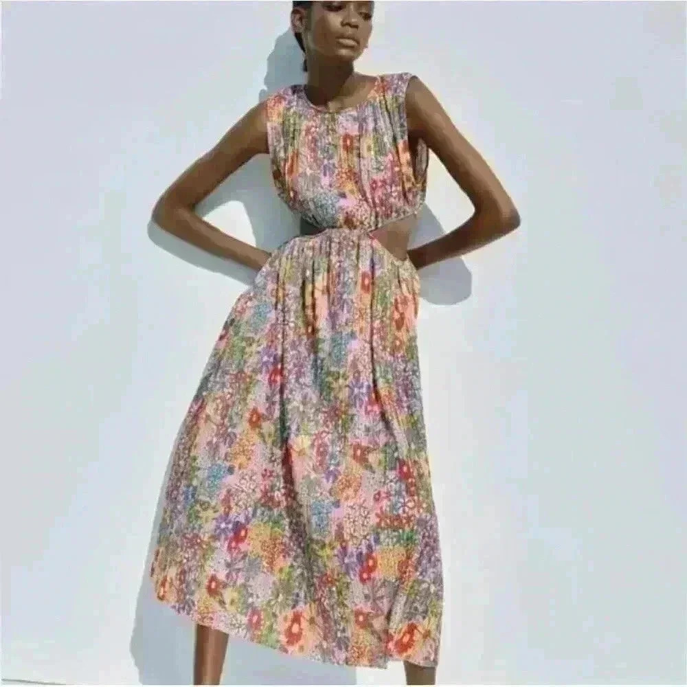 Zara Pleated Cut Out Dress. Beautiful Floral Dress With Retro Vibe. Size small S - Picture 2 of 10